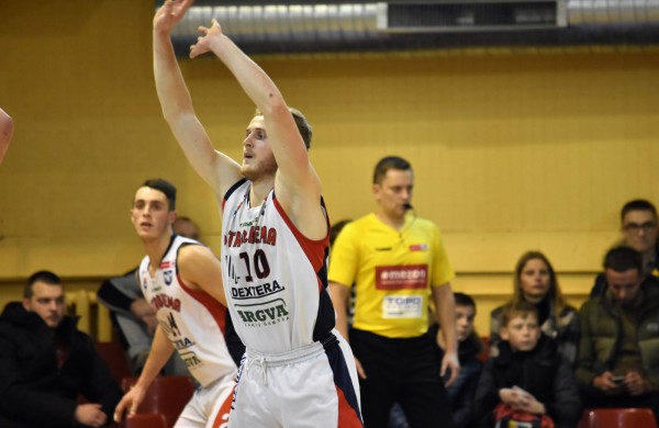 Jonavos krepšinio mėgėjams pergalių dar teks palaukti