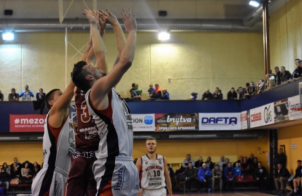 Jonavos krepšinio mėgėjams pergalių dar teks palaukti