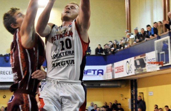 Jonavos krepšinio mėgėjams pergalių dar teks palaukti