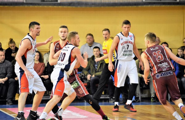 Jonavos krepšinio mėgėjams pergalių dar teks palaukti