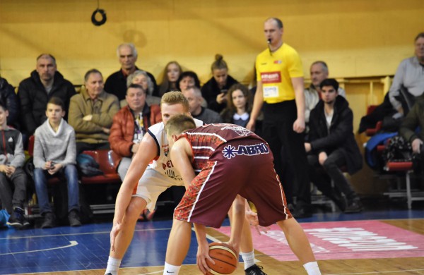 Jonavos krepšinio mėgėjams pergalių dar teks palaukti