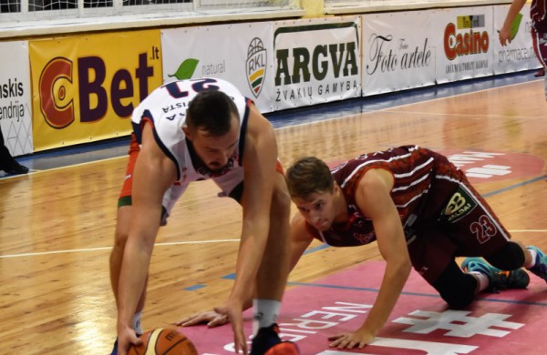 Jonavos krepšinio mėgėjams pergalių dar teks palaukti