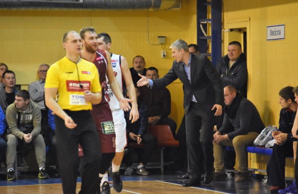 Jonavos krepšinio mėgėjams pergalių dar teks palaukti