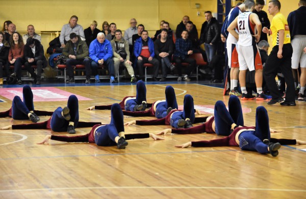 Jonavos krepšinio mėgėjams pergalių dar teks palaukti