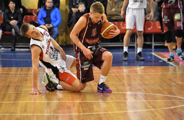 Jonavos krepšinio mėgėjams pergalių dar teks palaukti