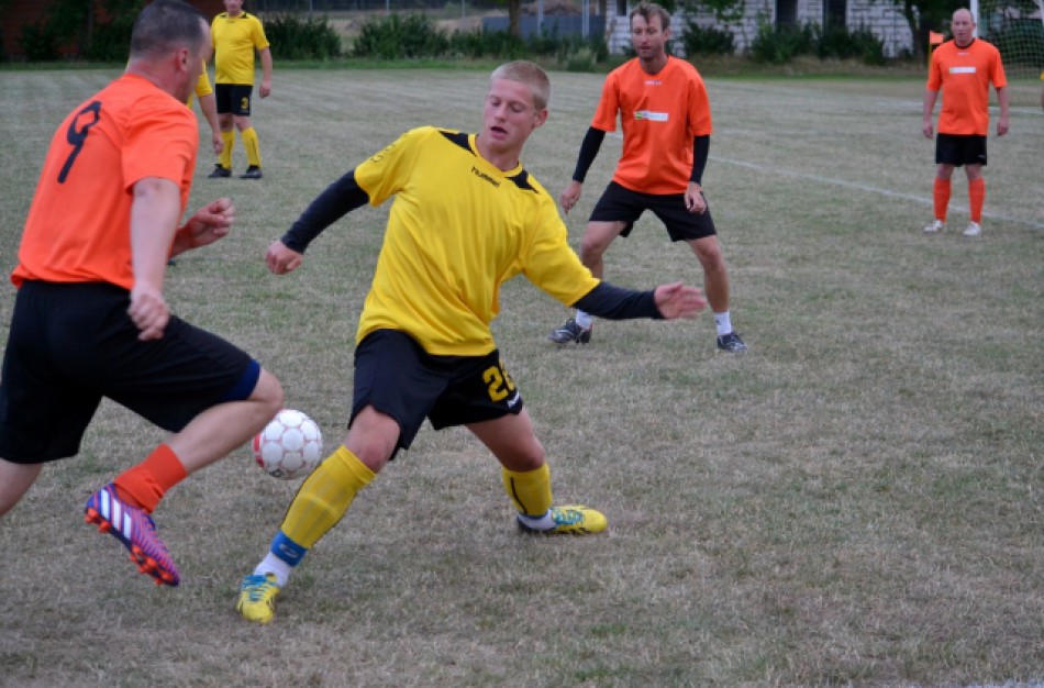 Triuškinančią pergalę pasiekusi "Veterano" komanda - per žingsnį nuo nugalėtojų vardų