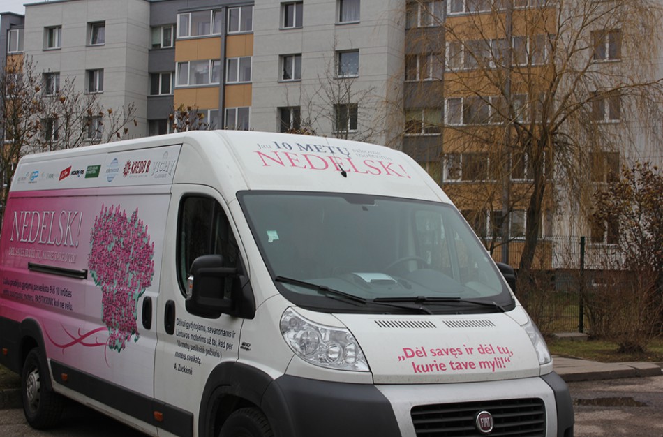 Jonavoje lankėsi „Rožinio kaspino“ autobusas