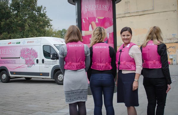 Jonavoje lankėsi „Rožinio kaspino“ autobusas