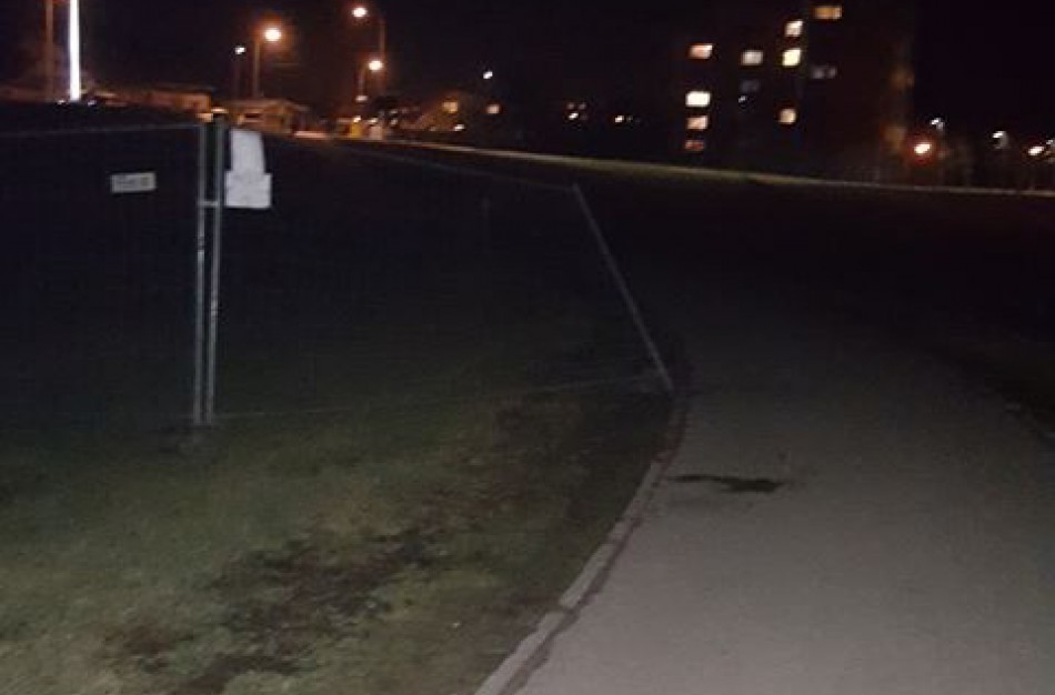 Važiuodamas dviračių takais „įvažiavo“ į tvorą: sulaužytas dviratis, nubrozdintas veidas