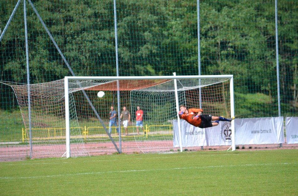 Lyg ant sparnų rungtyniaujanti „Lietava“ sudaužė ir FBK „Kaunas“ komandą