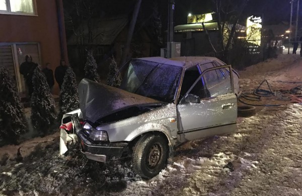 Prie „Pavėsio“ - avarija, sužeisti du žmonės, vieno automobilio vairuotojas – neblaivus