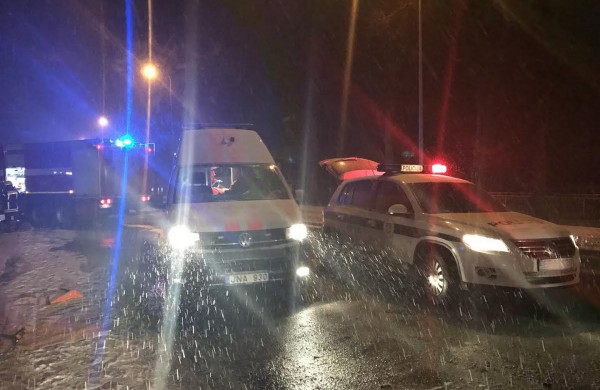 Prie „Pavėsio“ - avarija, sužeisti du žmonės, vieno automobilio vairuotojas – neblaivus