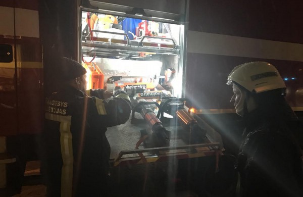 Prie „Pavėsio“ - avarija, sužeisti du žmonės, vieno automobilio vairuotojas – neblaivus