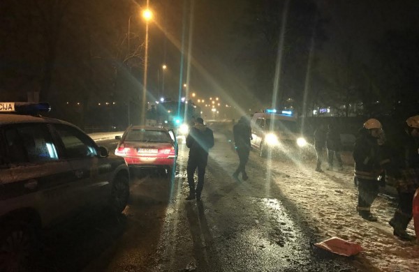 Prie „Pavėsio“ - avarija, sužeisti du žmonės, vieno automobilio vairuotojas – neblaivus