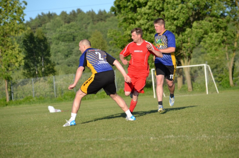 Dvejos rajono futbolo mėgėjų lygiosios pirmenybėse