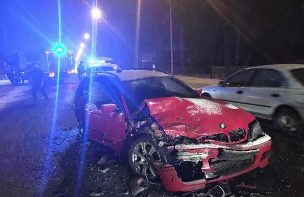 Prie „Pavėsio“ - avarija, sužeisti du žmonės, vieno automobilio vairuotojas – neblaivus