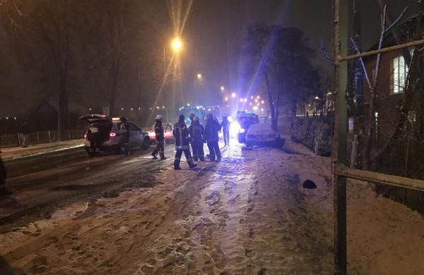 Prie „Pavėsio“ - avarija, sužeisti du žmonės, vieno automobilio vairuotojas – neblaivus