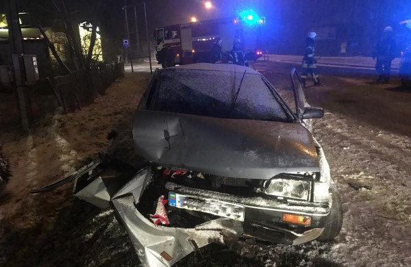 Prie „Pavėsio“ - avarija, sužeisti du žmonės, vieno automobilio vairuotojas – neblaivus