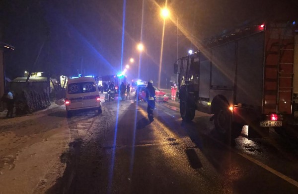 Prie „Pavėsio“ - avarija, sužeisti du žmonės, vieno automobilio vairuotojas – neblaivus