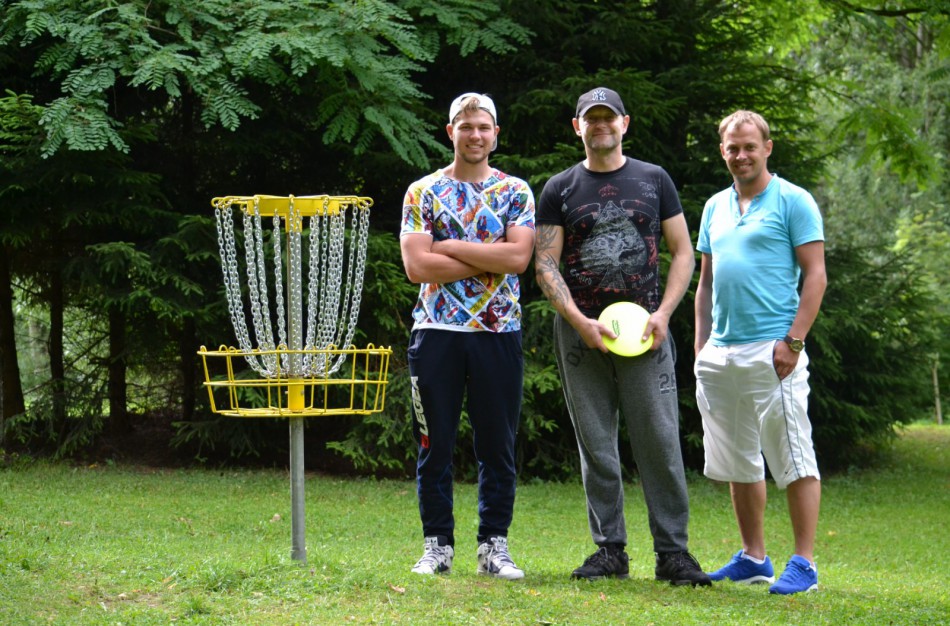 Jonaviečiai populiarina diskgolfo žaidimą
