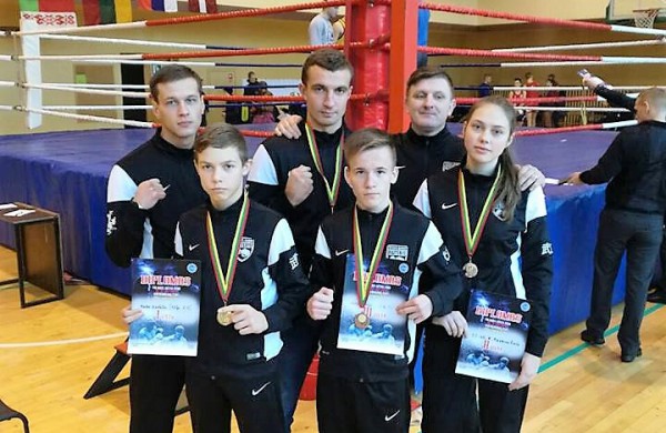 Įvairių spalvų medaliai ir SK „Faiteris“ sportininkams