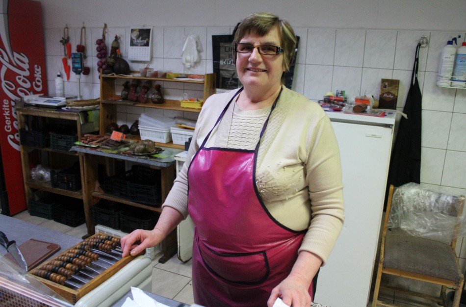 Jonavos turgaus pardavėja ištikima mediniams skaitliukams