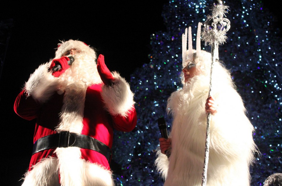 Jonavoje įžiebtos dvi eglės – Sąjūdžio aikštėje ir Joninių slėnyje