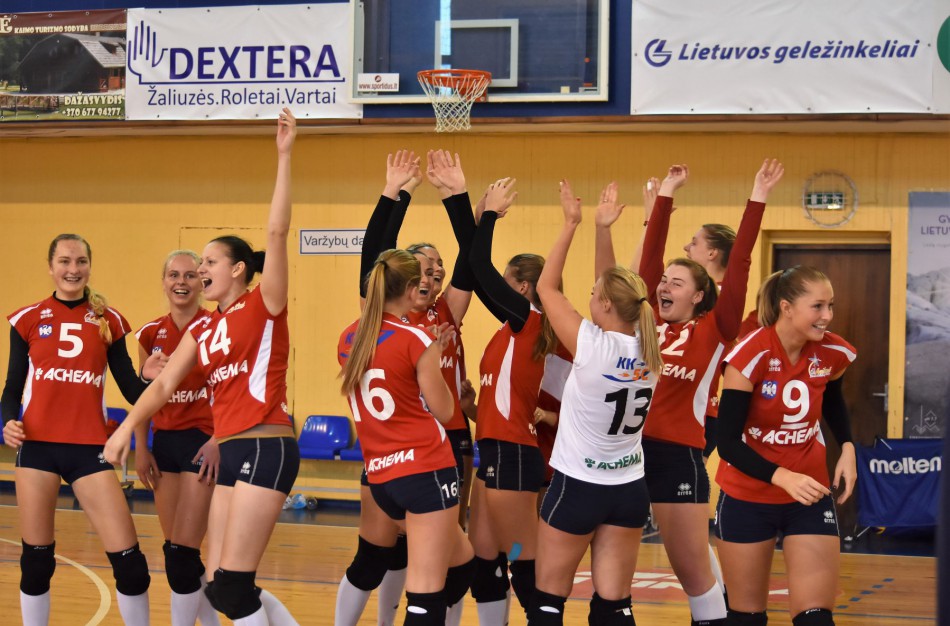 Nukeliamos tinklinio rungtynės tarp Jonavos ir Alytaus komandų