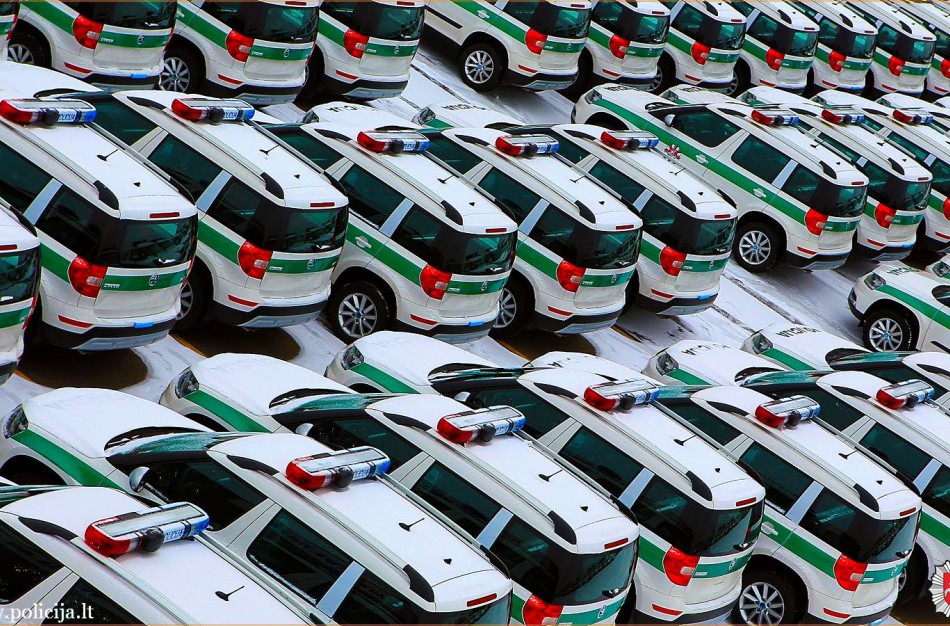 Didės policininkų atlyginimai, bus perkami nauji automobiliai, pareigūnai bus aprūpinti nauja įranga ir uniforma