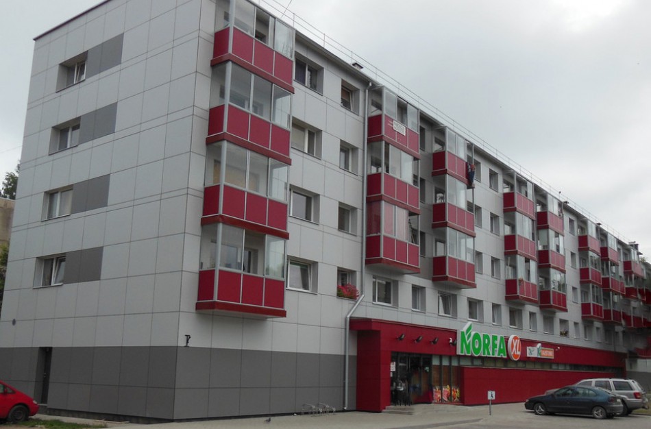 Rukloje vaikai vyrui ant galvos užmetė petardą