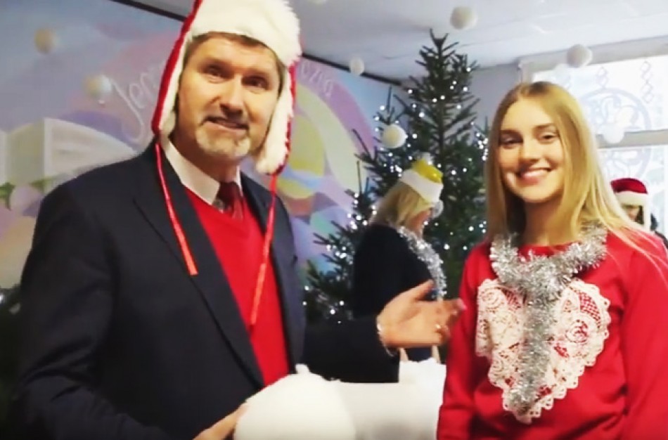 J.Ralio gimnazijos vaizdo sveikinimas: “Man palinkėki gerų Kalėdų“