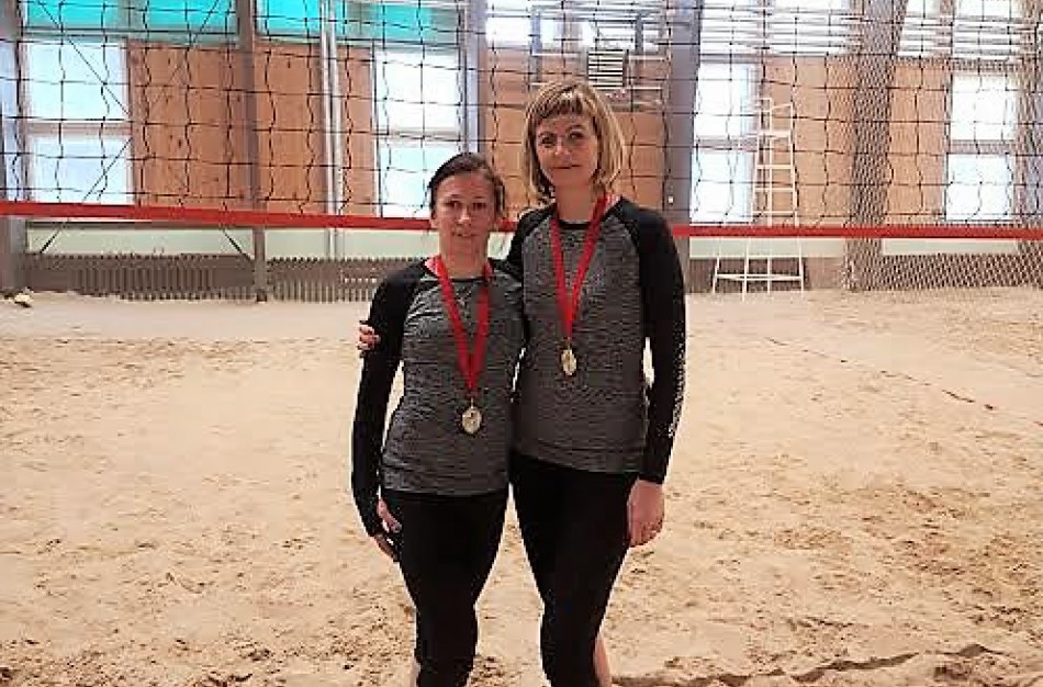 Jonavos tinklinio senjorų pergalės