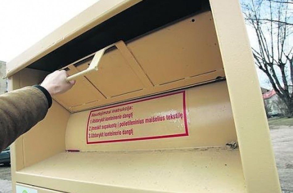 Pastatyti trys papildomi konteineriai tekstilei