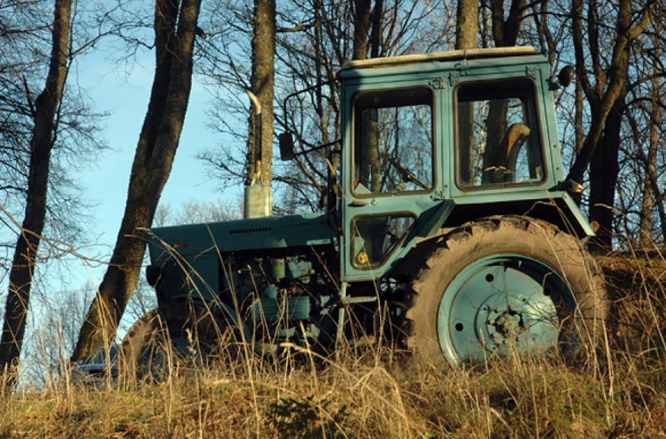 Gaižiūnų poligone apvogti du traktoriai