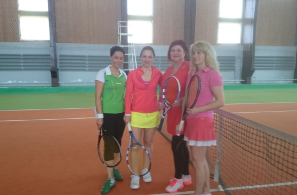 Teniso kortuose moterų kovos