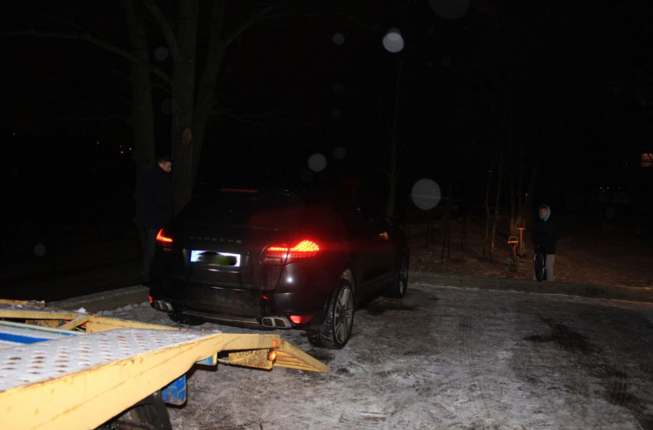Kaune buvo pagrobtas vyras ir prabangus automobilis "Porsche", transporto priemonė rasta Jonavoje 