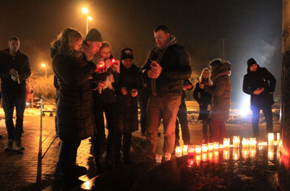 Jonaviečiai prisijungė prie Lietuvoje ir kitose šalyse vykstančios gedulo akcijos