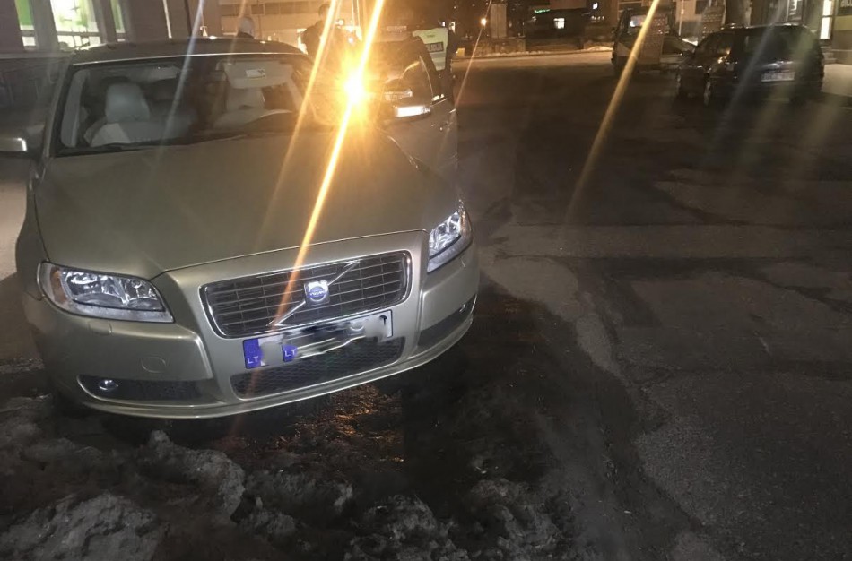 Pareigūnai persekiojo reikalavimui sustoti nepaklususį vairuotoją