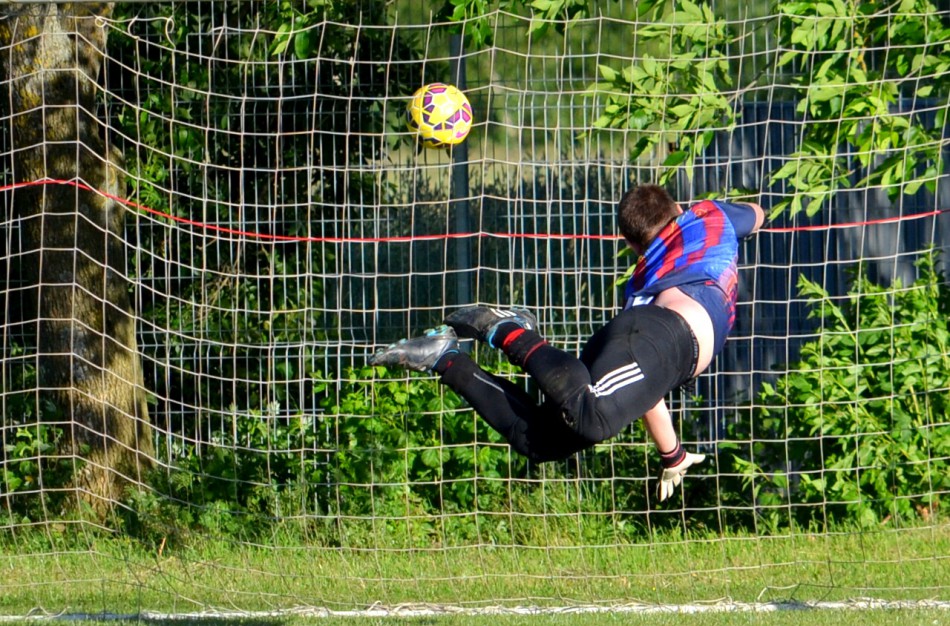 Pergalingi pirmaujančių komandų žaidimai