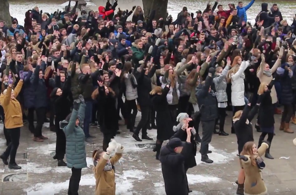 Jonavos Senamiesčio gimnazija: „Su gimtadieniu, Lietuva!“