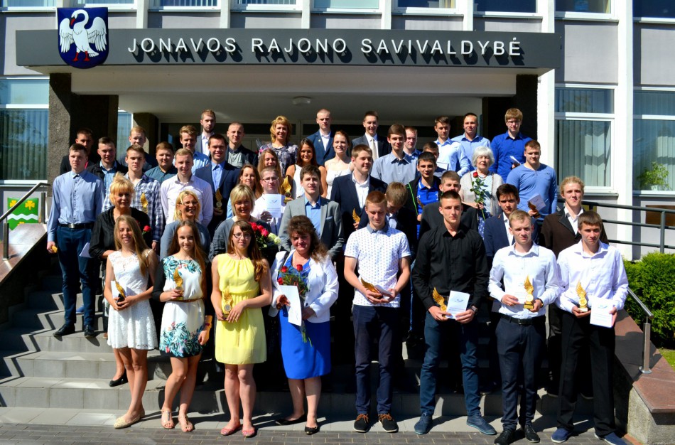 Olimpinė diena paminėta absolventų palydomis ir simboliniu mylios įveikimu