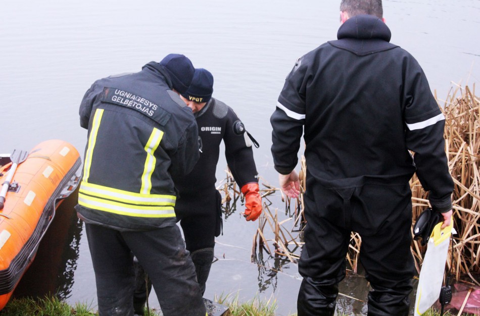 Policijai – pranešimas apie Neries upe plaukiantį didelį maišą