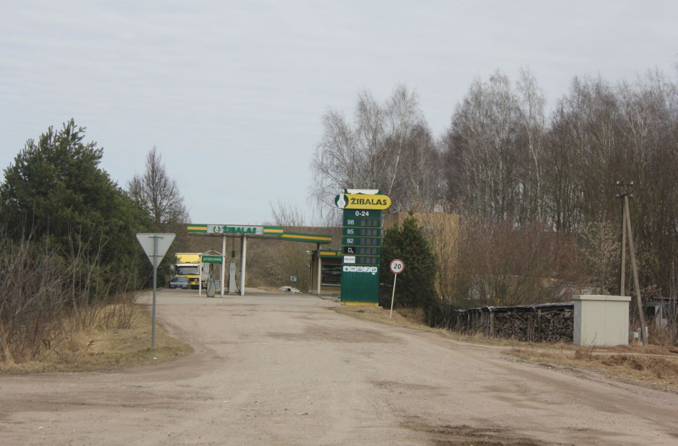 Jonavoje, "Žibalo" degalinėje vakare prekiauta alkoholiu - piliečių informacija pasitvirtino