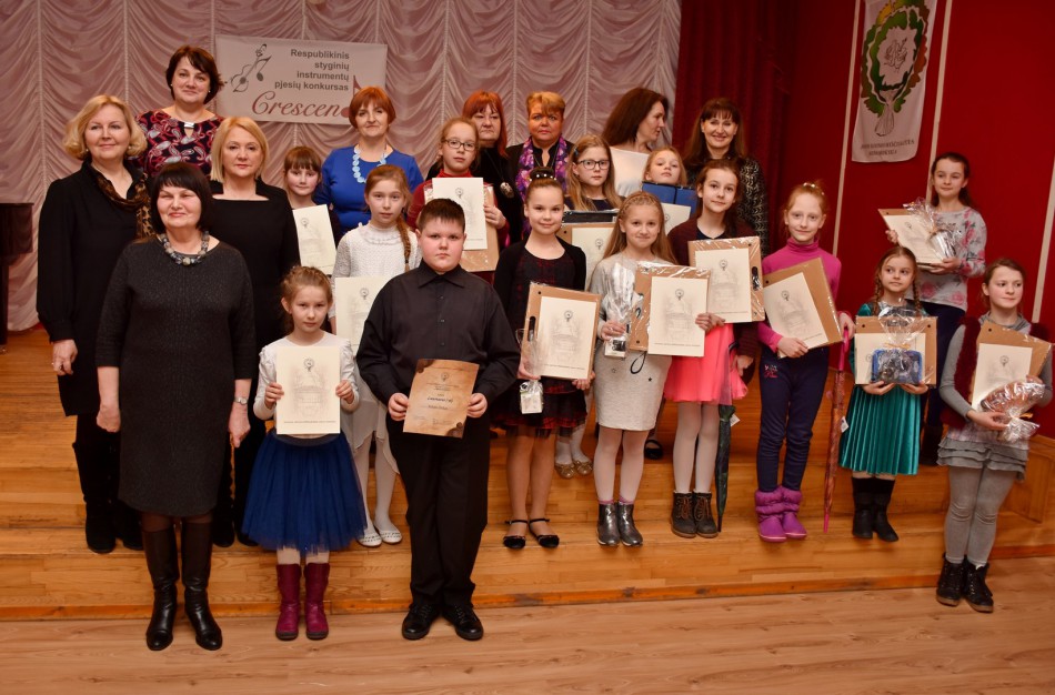 Meno mokykloje  nuskambėjo II-ojo respublikinio styginių instrumentų pjesių konkurso „Crescendo“ aidai