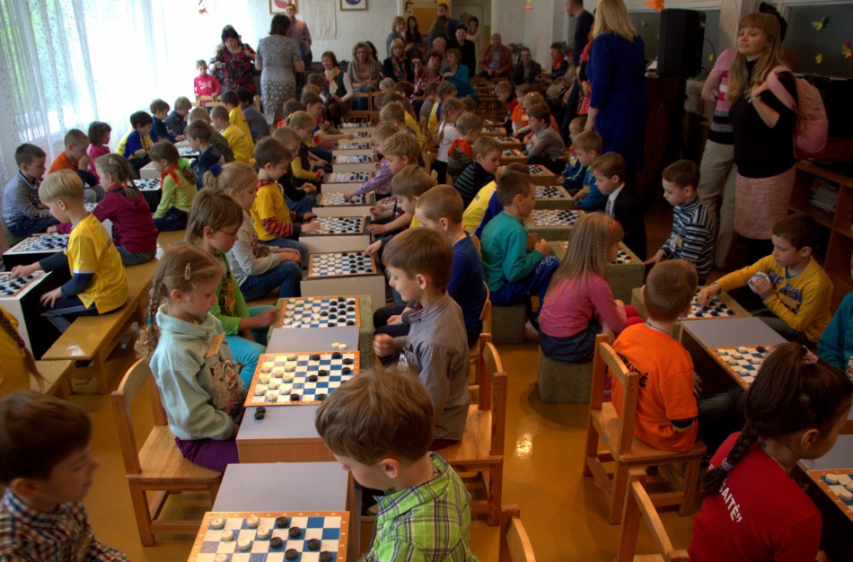 Vaikų šaškių turnyras „Baltieji pradeda 2015“