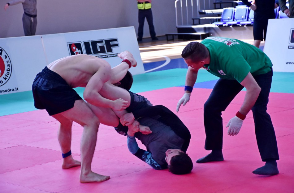 Jonavoje rungėsi grapplingo kovotojai