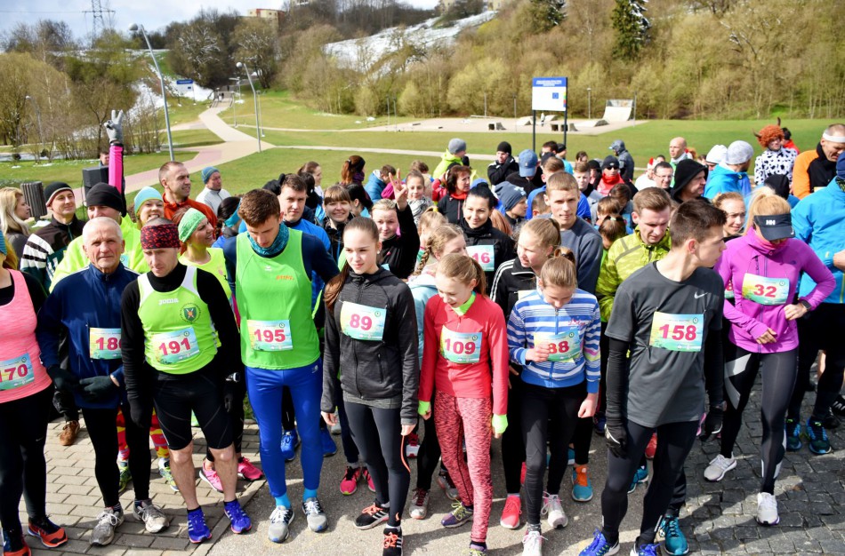 Bėgimo entuziastų varžybose ir trylika maratonininkų