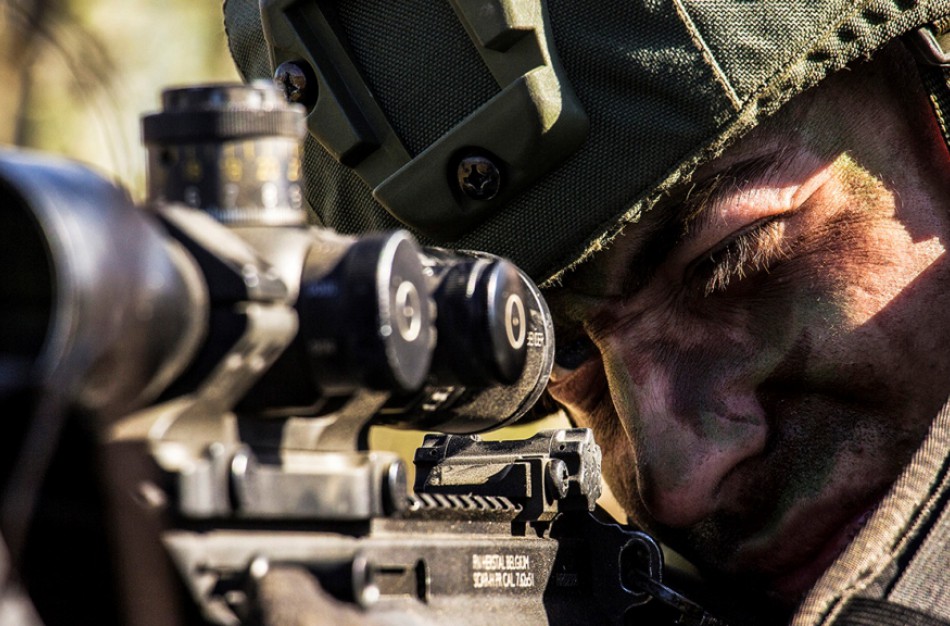 Bus didinami atlyginimai profesinės karo tarnybos kariams, didės karių maistpinigiai 