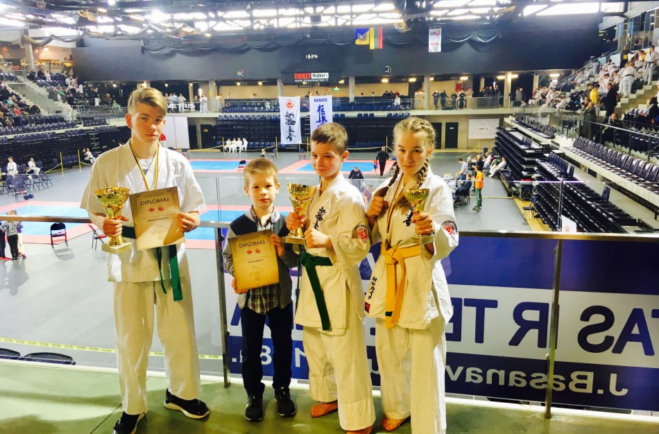 Jaunųjų SK „Kumite“ sportininkų medaliai Kėdainiuose