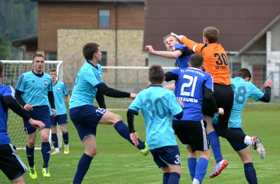 Pergalingai sezoną pradėjo „Fajetono“ futbolininkai